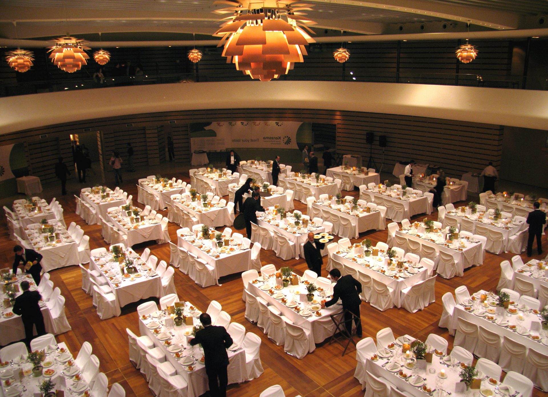 MEGARON AICC_Banqueting Hall being set up for Dinner_photoFo