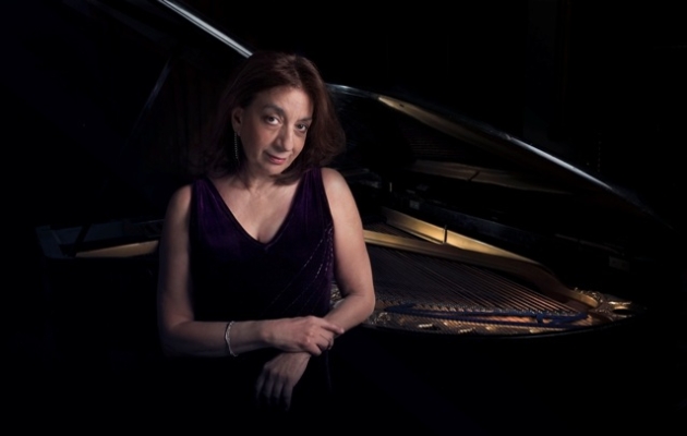 Alexandra Papastefanou, piano