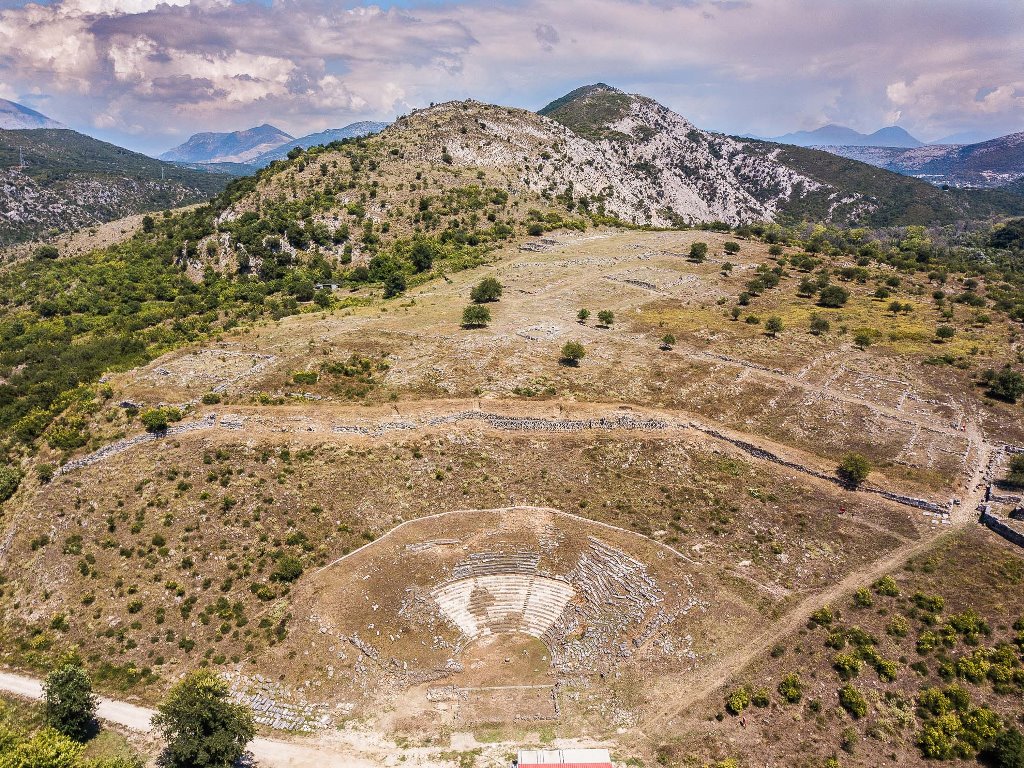 Αρχαίο θέατρο Γιτάνων